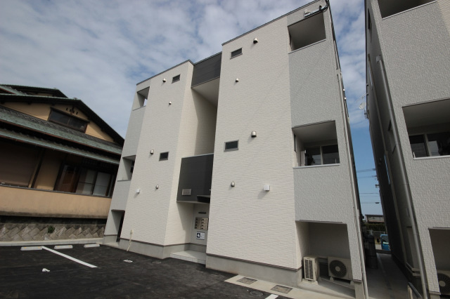 CB久留米フルールの駐車場|車をお持ちの方に嬉しい駐車場付きの物件です