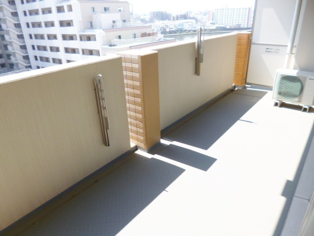 ロイヤルパークス新田のバルコニー|とっても広いバルコニー☆