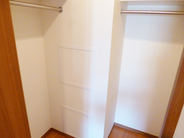 ロイヤルパークス新田の収納|ウォークインクローゼットです☆