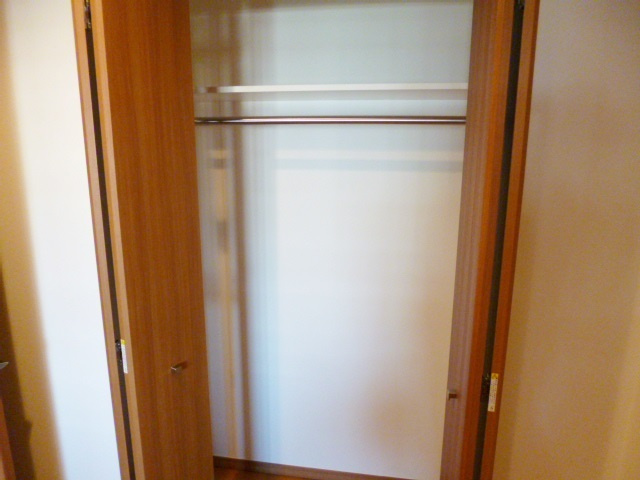 ロイヤルパークス新田の収納|6帖洋室のクローゼット☆