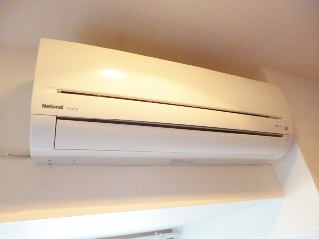 ロイヤルパークス新田の設備|7帖洋室のエアコン☆