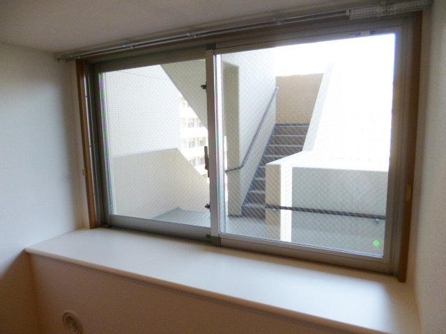 ロイヤルパークス新田の内装|出窓付き☆