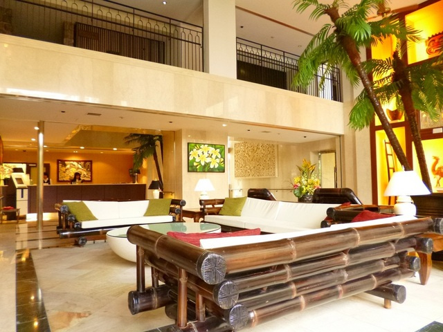 ロイヤルパークス新田のロビー|まるでホテルのようなロービー付エントランス！