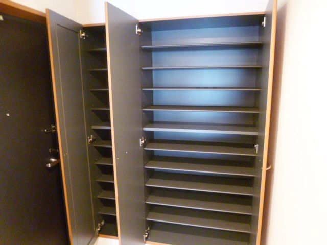 ロイヤルパークス新田の収納|大容量のシューズボックス！