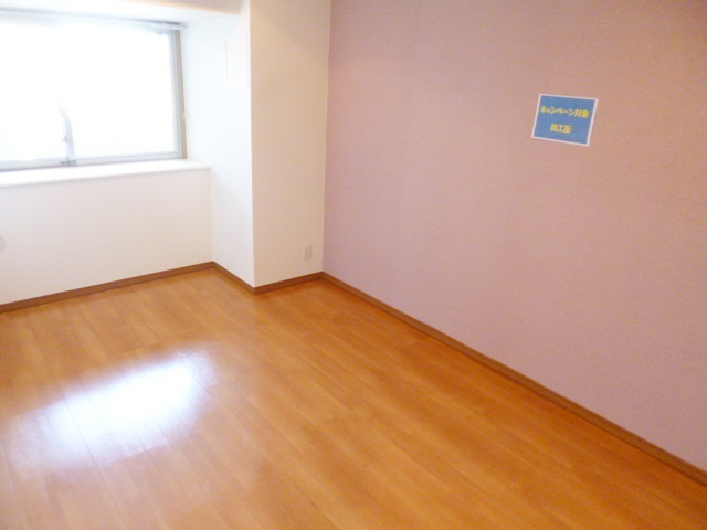 ロイヤルパークス新田の寝室|7帖の洋室です♪