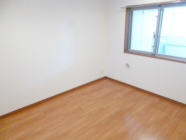 ロイヤルパークス新田の子供部屋|プライベート空間もしっかり取れます♪