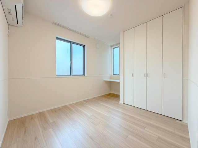 ソランジュの洋室|★明るい洋室です★