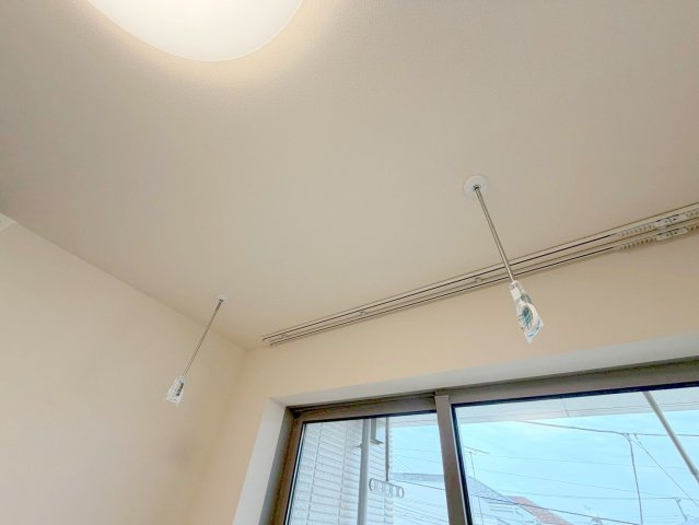 ソランジュの設備|★雨の日も安心の室内物干しフック★