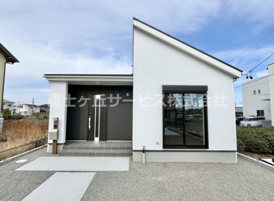 【外観】 | 榛原郡吉田町住吉 7期 新築一戸建て | 現在建築中の外観画像です。ご内覧は同じメーカーの完成物件へご案内いたしますので、いつでもご相談ください！