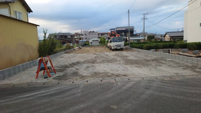 【外観】 | 榛原郡吉田町住吉 7期 新築一戸建て | 現在建築中の外観画像です。ご内覧は同じメーカーの完成物件へご案内いたしますので、いつでもご相談ください！