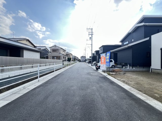 橿原市豊田町　4区画の前面道路含む現地写真