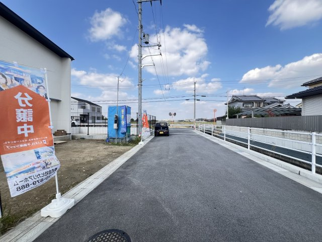 橿原市豊田町　4区画の前面道路含む現地写真