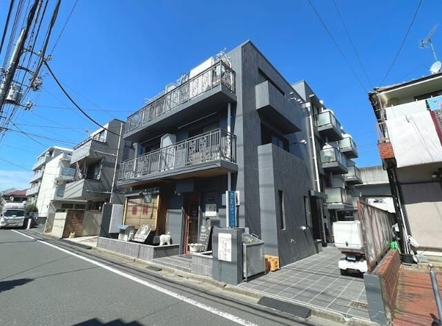 ビアン国立の外観