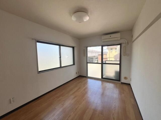 ビアン国立の居間・リビング