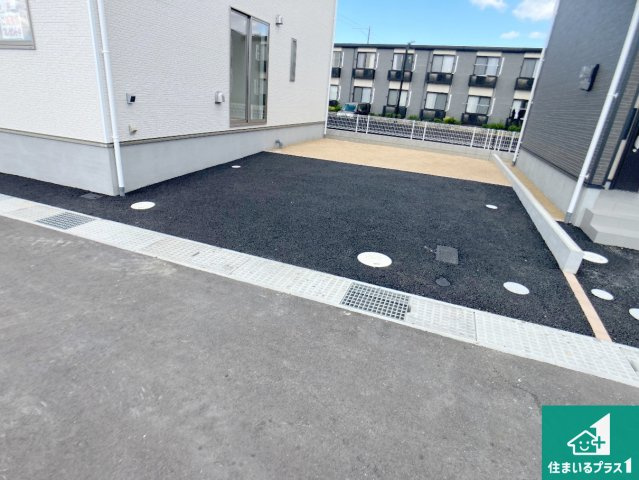 明石市大久保町谷八木　第6-1期　新築一戸建ての駐車場|並列２台駐車可能！ゆとりの駐車スペースで車庫入れもスムーズ！

