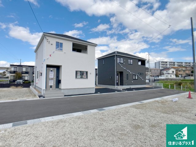 明石市大久保町谷八木　第6-1期　新築一戸建ての前面道路含む現地写真|周辺は閑静な住宅街！前面道路広々で車の出し入れも便利です。駐車が苦手な方でも安心して車庫入れできます！