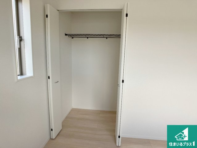 明石市大久保町谷八木　第6-1期　新築一戸建ての洋室|収納スペースが充実しているので子供の成長に合わせてたくさん収納ができます！家族構成に合わせた様々な活用ができる収納！