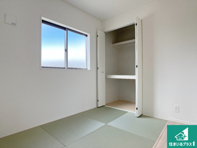 明石市大久保町谷八木　第6-1期　新築一戸建ての和室|一室あると便利な和室は客間としてだけでなく、小さなお子様のプレイルームや食後のくつろぎスペースとしてもご利用いただけます。収納もついていますので大活躍間違いなし！