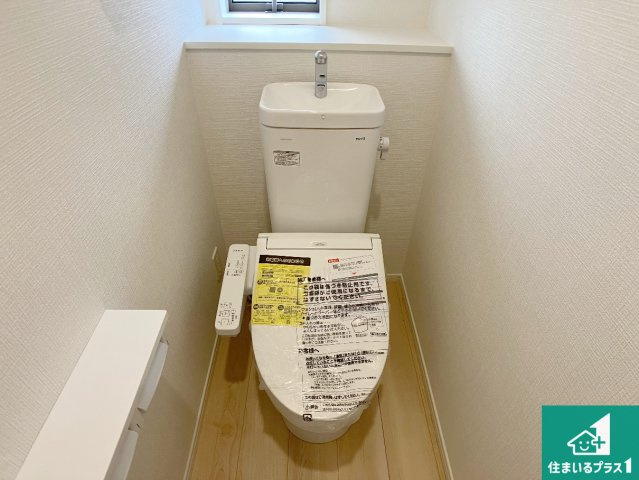 明石市大久保町谷八木　第6-1期　新築一戸建てのトイレ|1・2階の2ヶ所にあるので、朝の忙しい時間の順番待ちもなく、深夜の利用にも大変便利です。