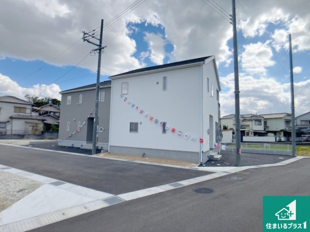 明石市大久保町谷八木　第6期　新築一戸建ての前面道路含む現地写真|周辺は閑静な住宅街！前面道路広々で車の出し入れも便利です。駐車が苦手な方でも安心して車庫入れできます！