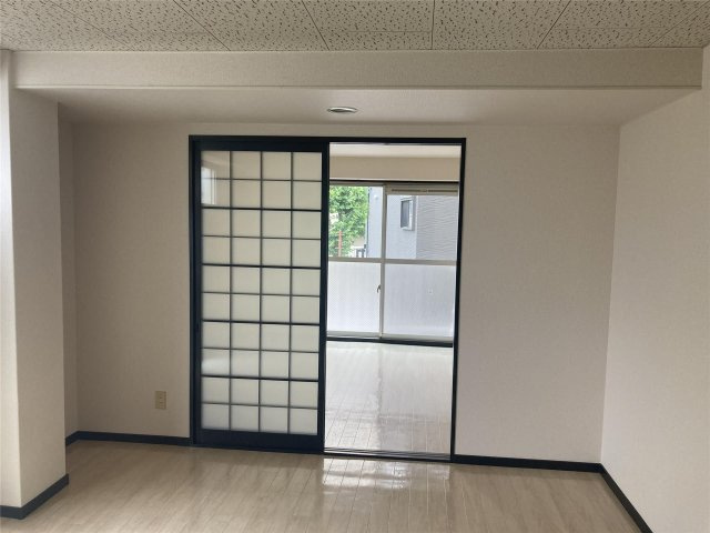 【洋室】 | グランドアムール | 落ち着いた色調の洋室です