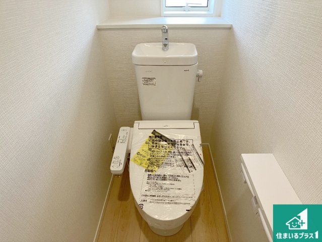 明石市大久保町谷八木　第6期　新築一戸建てのトイレ|1・2階の2ヶ所にあるので、朝の忙しい時間の順番待ちもなく、深夜の利用にも大変便利です。