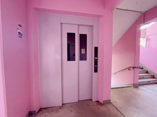 鈴彩館のロビー