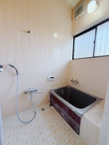 【中古戸建】佐波郡玉村町大字川井の浴室|■浴室｜窓付きの浴室になっています♪常に換気もできるのできれいを保てます♪