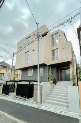 方南町アパートメントのエントランス