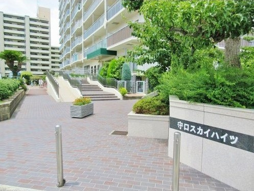 守口市スカイハイツ　6階のエントランス