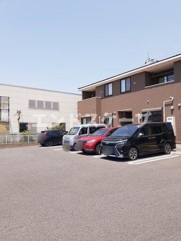 カーサ　リリーの駐車場|高崎、前橋のお部屋探しはエンドスケープまで！お客様の理想お聞かせ下さい♪