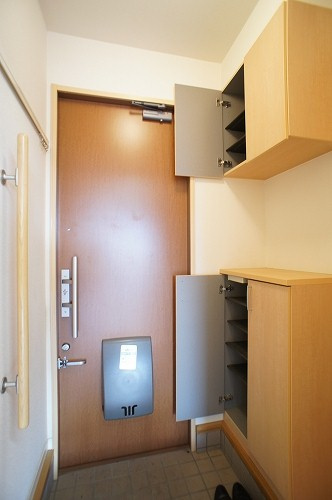 シャーメゾン実咲 弐番館の玄関