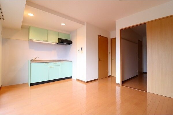 サンマール金山南の居間・リビング