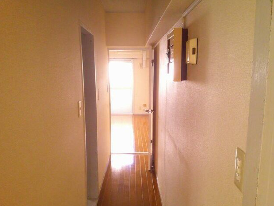 コーポ三軒茶屋　三面採光　角部屋　振分　両面バルコニーの内装