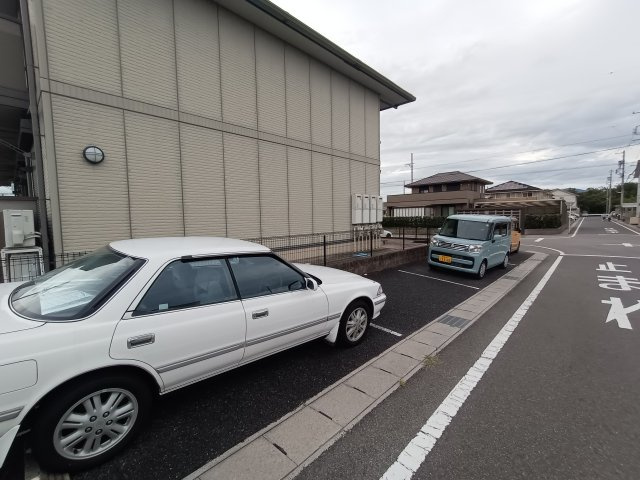 ルミエール福岡の駐車場