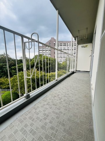 神陵台東住宅　46号棟のバルコニー