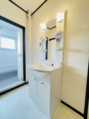 神陵台東住宅　46号棟の洗面所