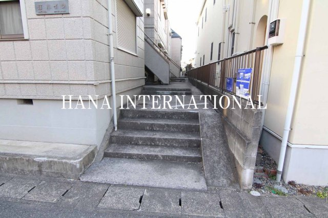 汀ハイツのエントランス