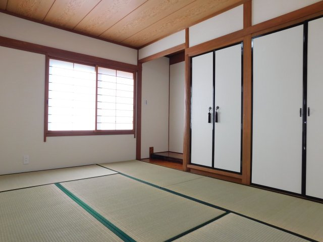 弥富市又八３丁目の中古一戸建の和室|◇和室◇　　明るい和室約６．０帖　床の間・仏間・押入　（２０２５年９月リフォーム済）