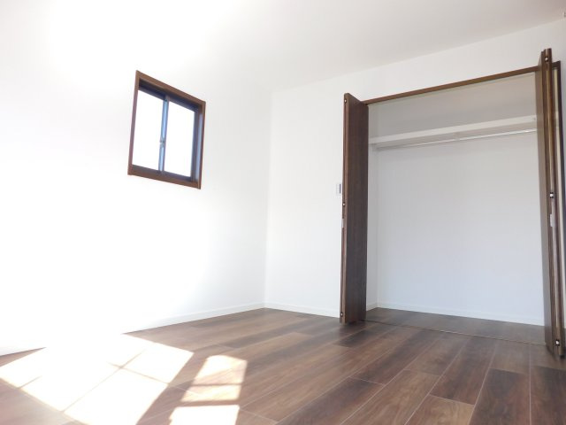 弥富市又八３丁目の中古一戸建の洋室|◇洋室◇　　明るい洋室約６．０帖　全居室収納完備！　（２０２５年９月リフォーム済）