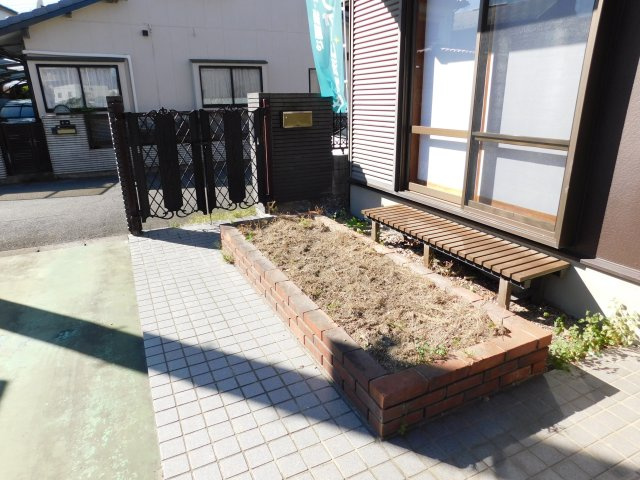 弥富市又八３丁目の中古一戸建の庭|◇花壇◇　　家庭菜園やガーデニングを楽しむことができます♪