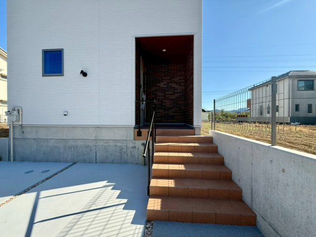 高知市一ツ橋町　新築一戸建ての外観|温かみのあるタイルが外観のアクセントに♪