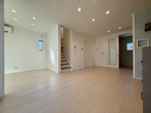 高知市一ツ橋町　新築一戸建ての居間・リビング