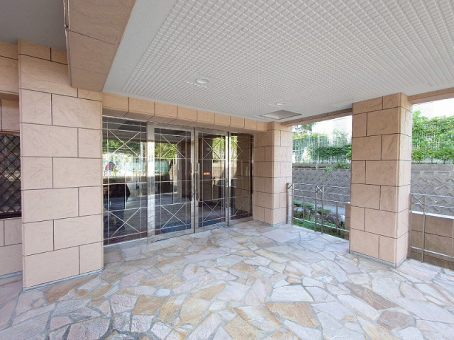 モントーレ久留米セントラルパークのエントランス|落ち着いたエントランスです