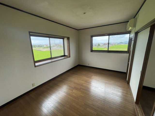 南区銭塘町2731-2の洋室