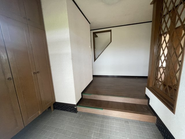 南区銭塘町2731-2の玄関