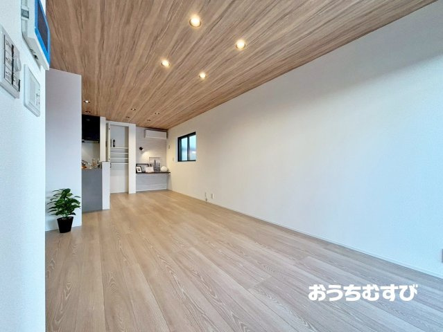 ことぶき町２期（全１棟）の居間・リビング