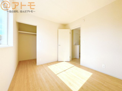 【子供部屋】 | 駿河区向敷地四丁目4期　新築戸建　4号棟 | 収納スペースもしっかり確保したお部屋は、収納家具の数も減らせるのでお部屋を広く使えます！