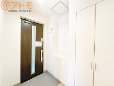 【玄関】 | 駿河区向敷地四丁目4期　新築戸建　4号棟 | 玄関は収納付きで使い勝手良好♪見た目もすっきり♪