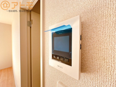 【防犯設備】 | 駿河区向敷地四丁目4期　新築戸建　4号棟 | TVモニター付きインターホンは訪問者を確認することができて、防犯性に優れています♪